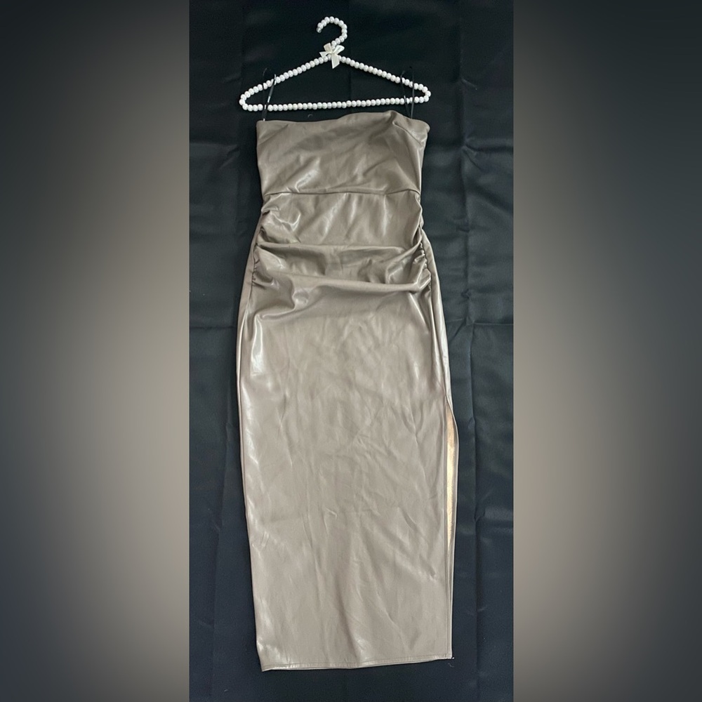 FOREVER21 Slate Gray Strapless Dress with Slit 

Size: M
Condition: New